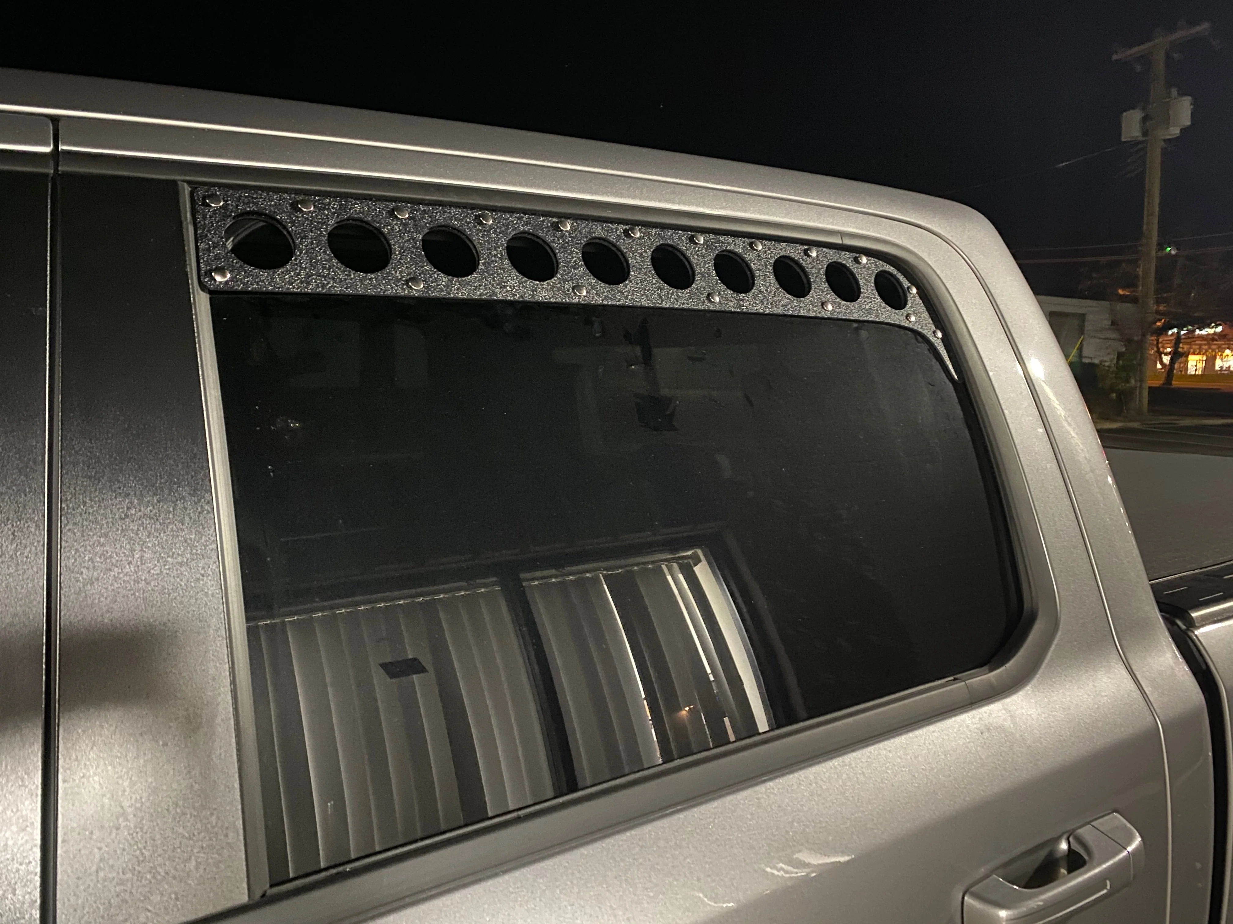 5th Gen Ram 1500 Rear Window Vents (Crew Cab) - Image 2