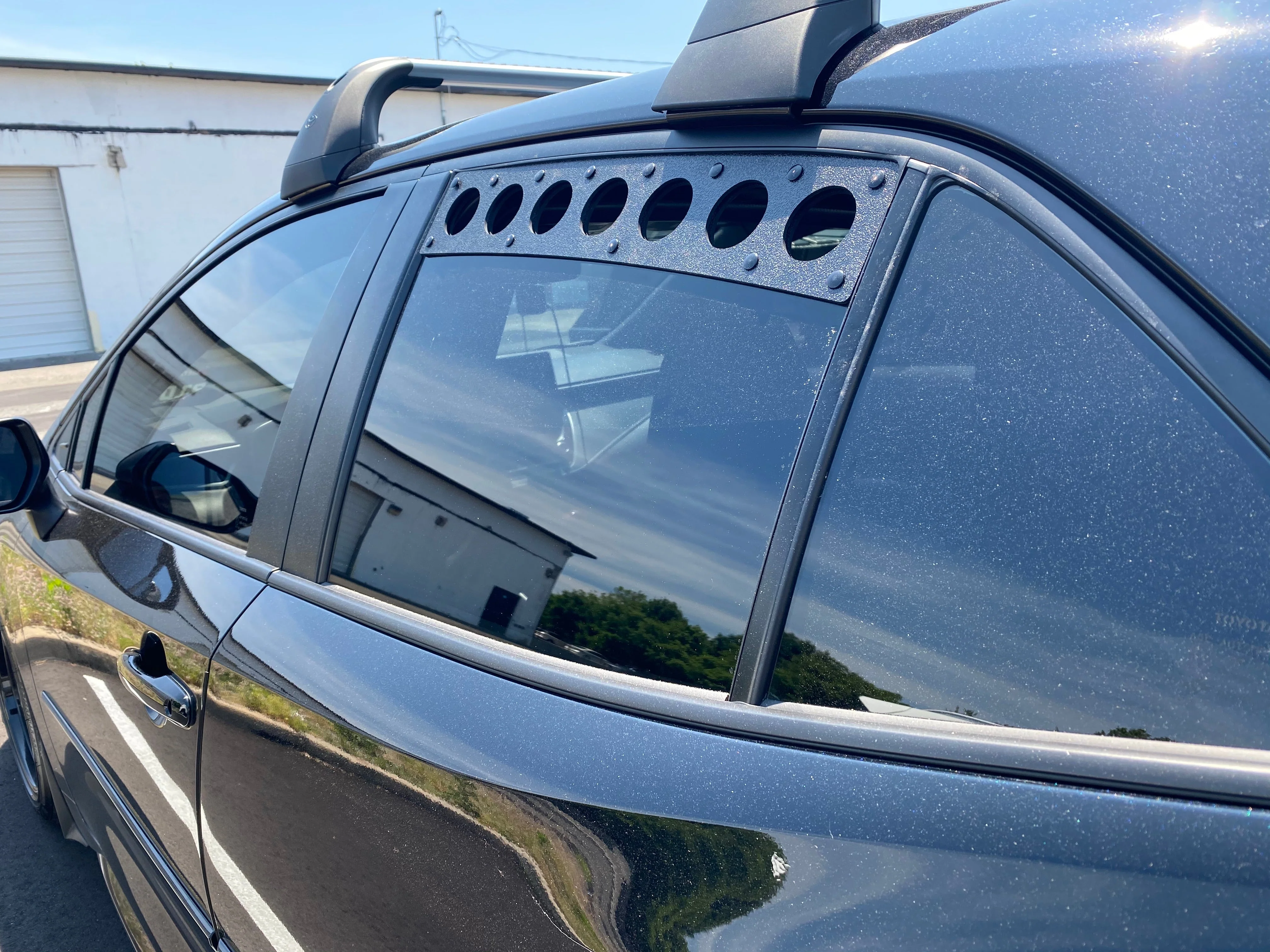 Corolla Hatch Rear Window Vents - Image 6