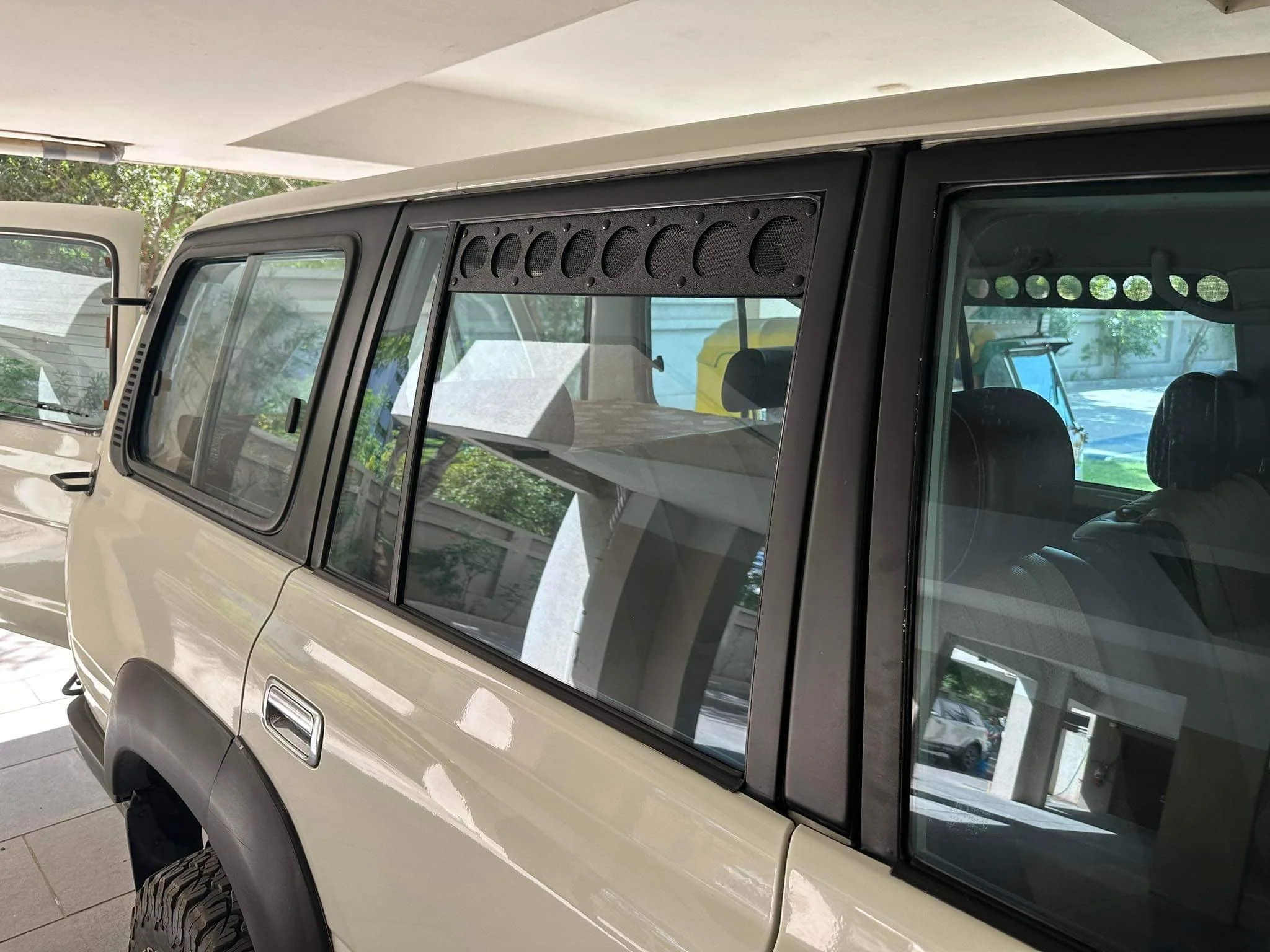 Toyota Land Cruiser 80 series Window Vents - Image 3